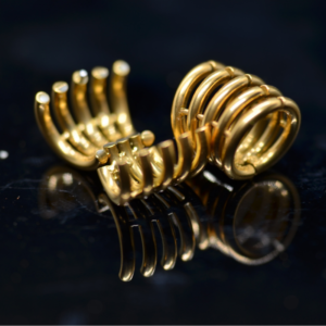 Golden Multi-Ring Clicker for Ear Expansions - Imagen 2